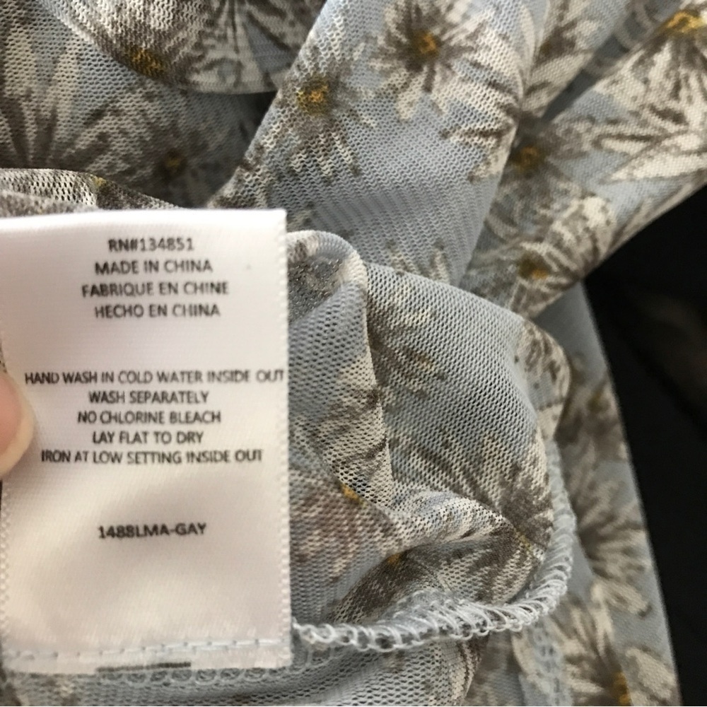 3/$15 Leyden sheer spandex blend blue floral long sleeve top - Picture 9 of 10